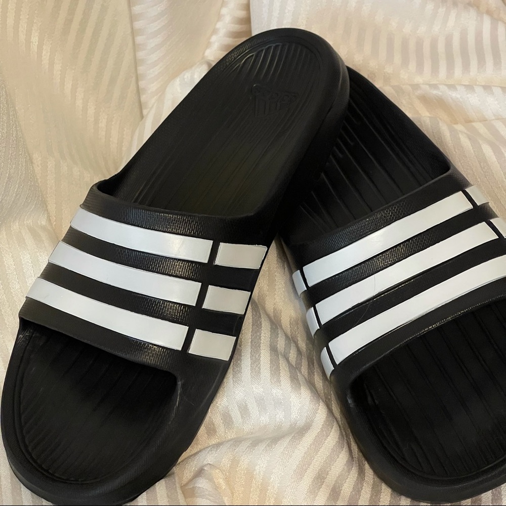 Youth Adidas classic slides